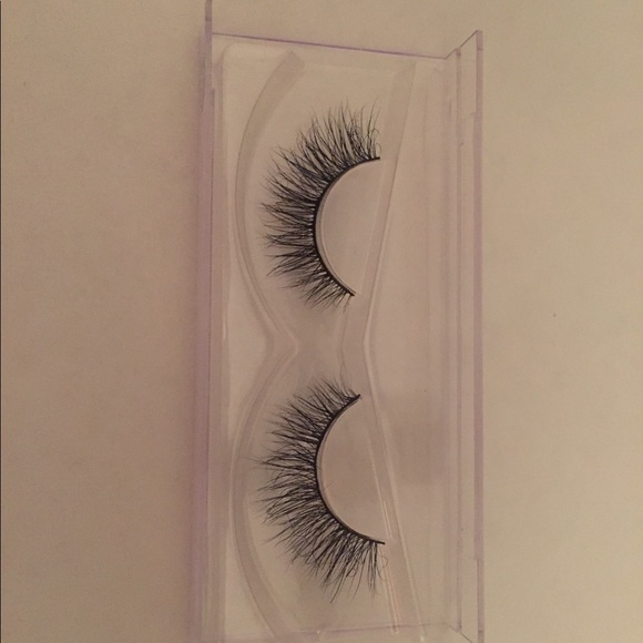 Eyelashes - Picture 3 of 8